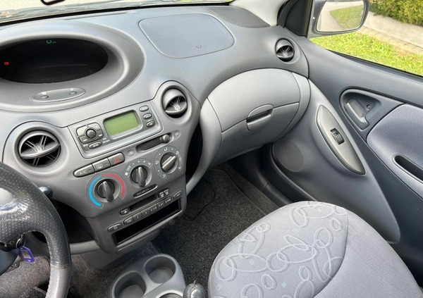 Toyota Yaris cena 5999 przebieg: 212121, rok produkcji 2000 z Rzeszów małe 631